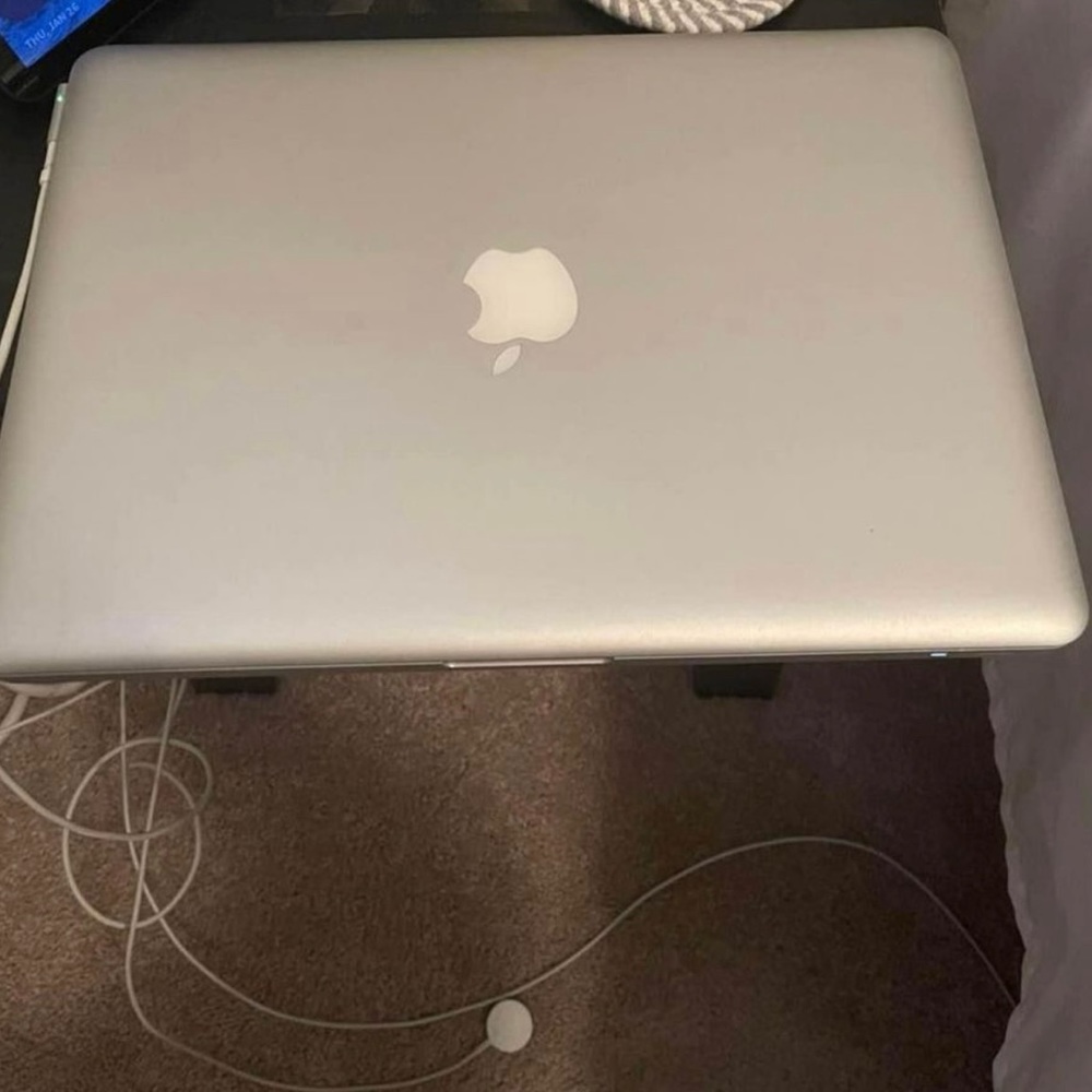 Mid 2012 Apple macbook Pro